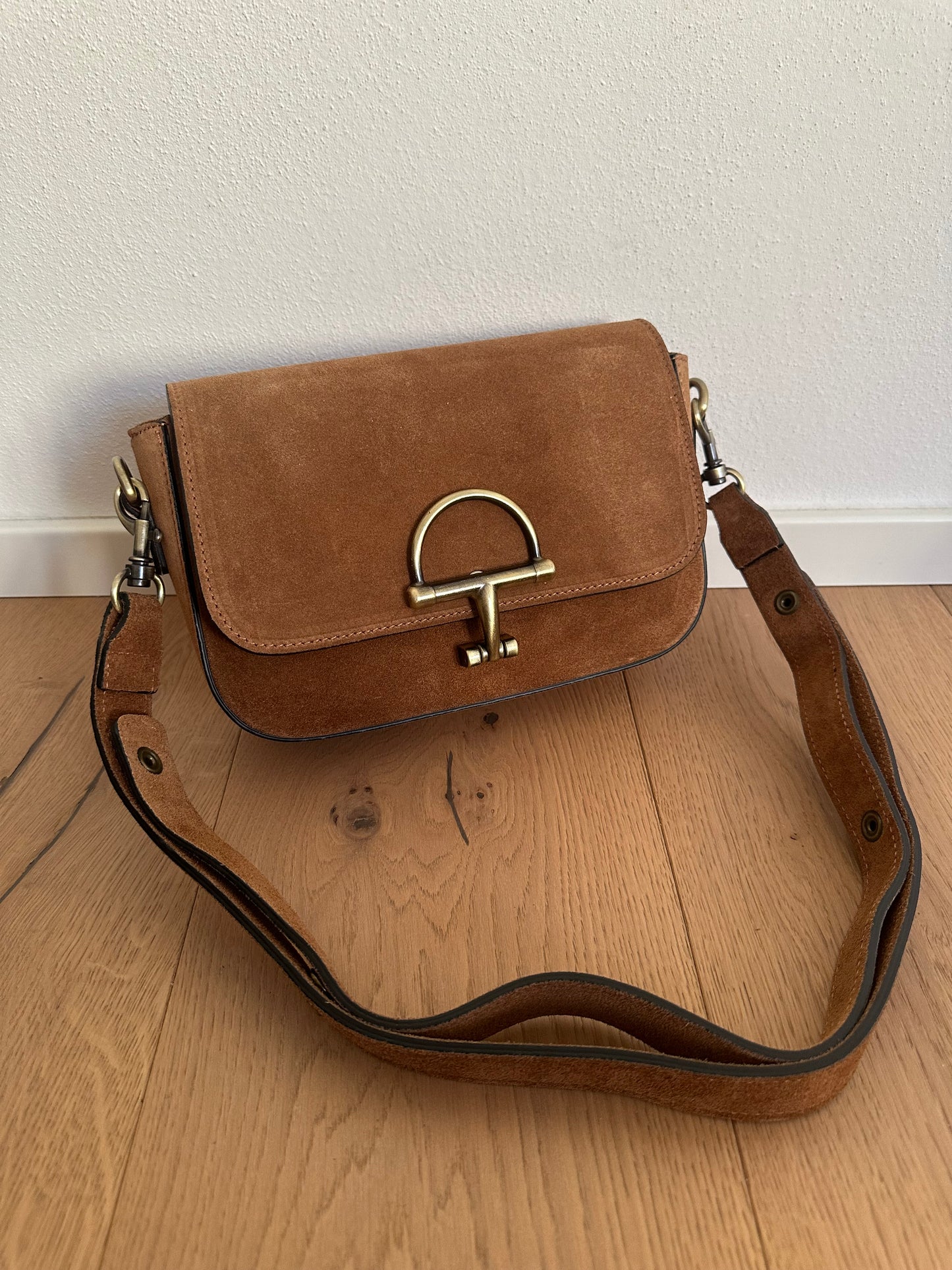COWY suede- crossbody