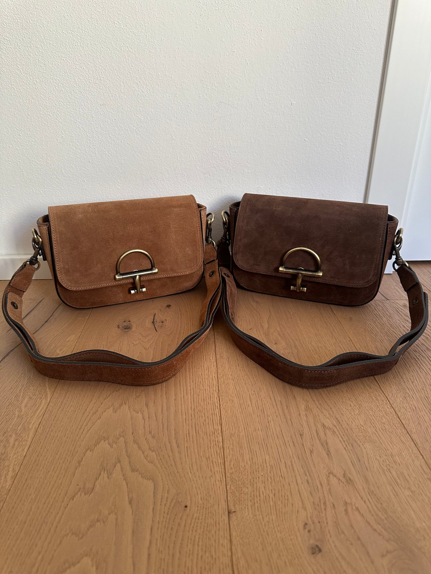 COWY suede- crossbody