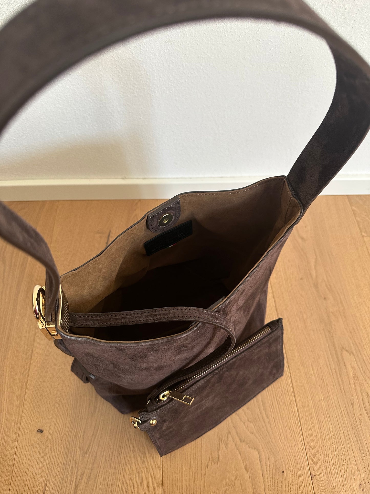 CAMILLA- suede bucket