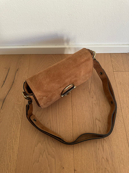 COWY suede- crossbody