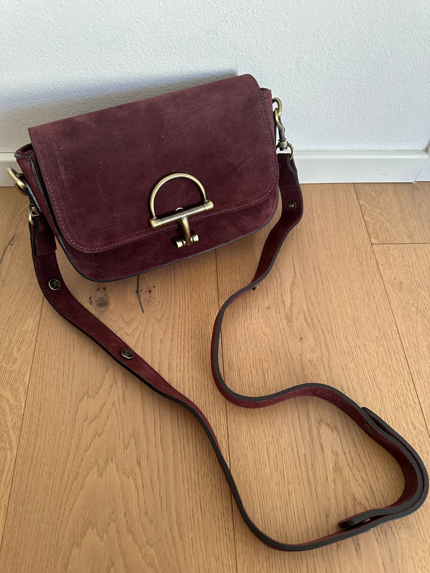 COWY suede- crossbody