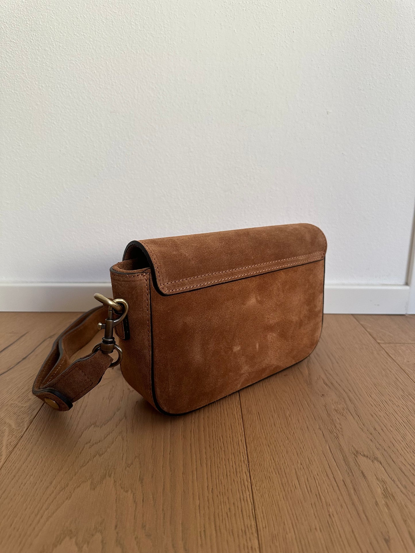 COWY suede- crossbody