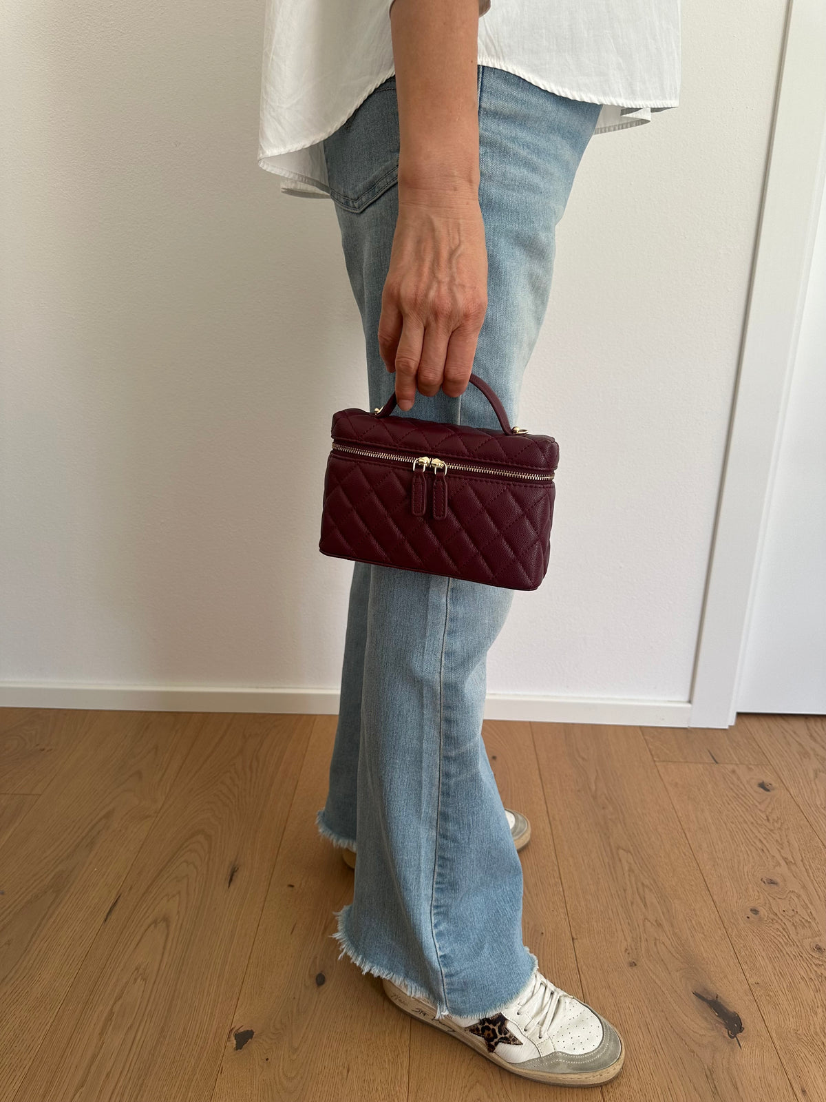 LUSY- vanity case con catena