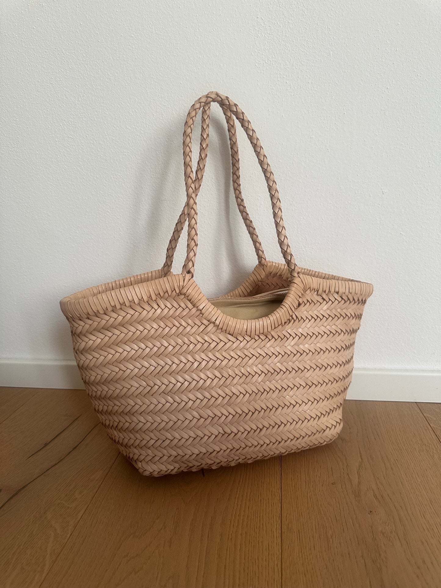 DORA PREMIUM  - medium