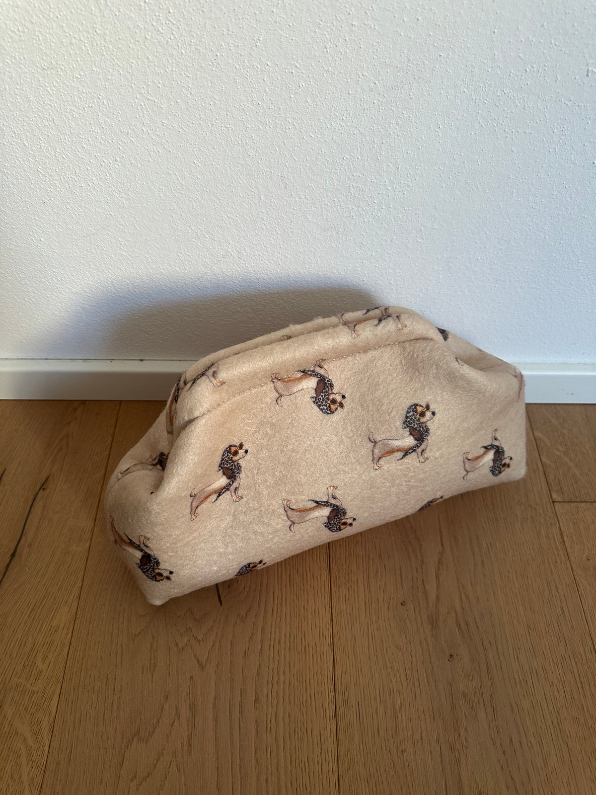 POCHETTE BASSOTTO- tracolla a catena