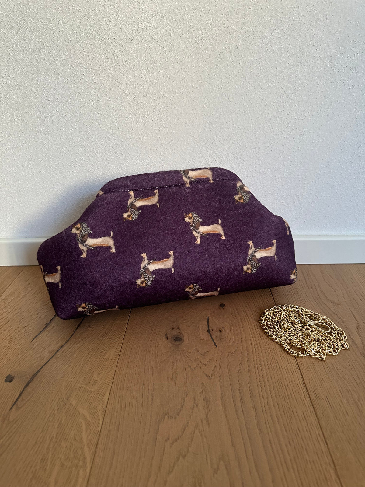 POCHETTE BASSOTTO- tracolla a catena
