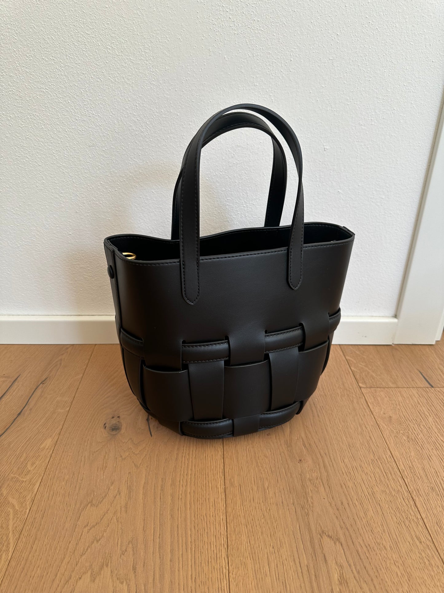EVELINA- woven bucket