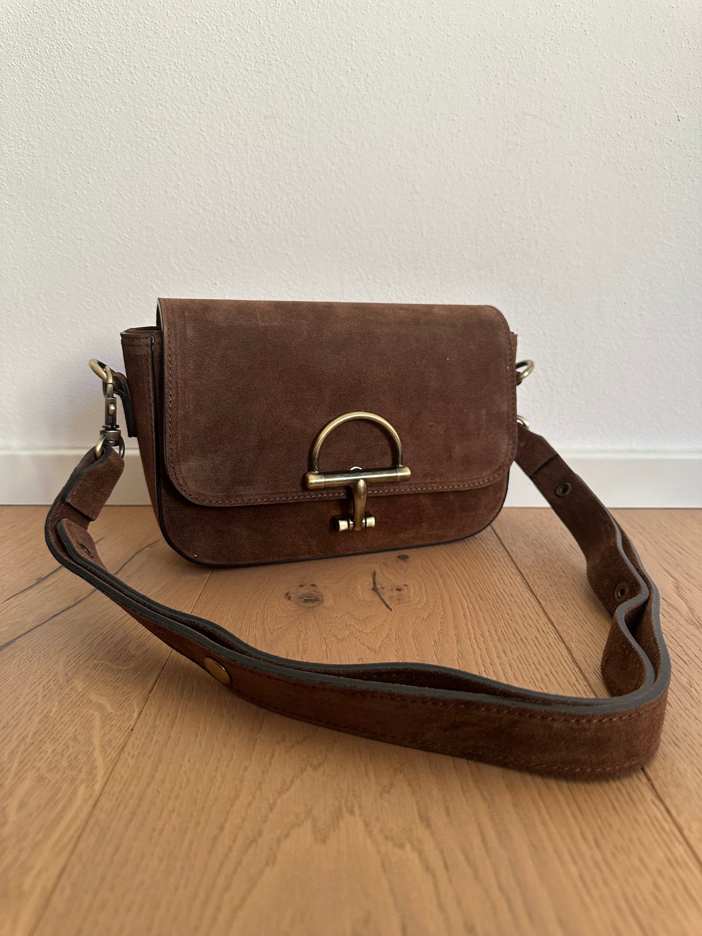 COWY suede- crossbody