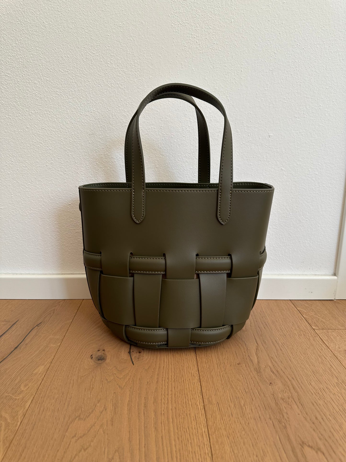 EVELINA- woven bucket