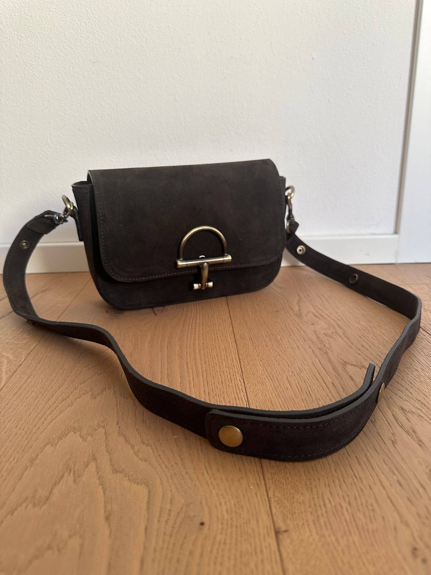 COWY suede- crossbody