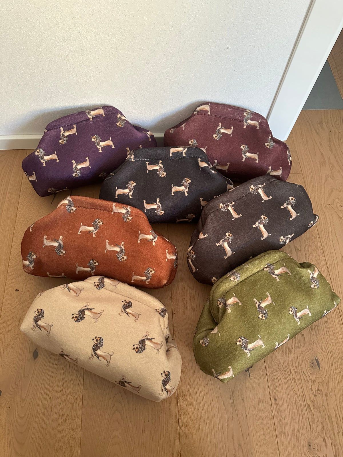 POCHETTE BASSOTTO- tracolla a catena