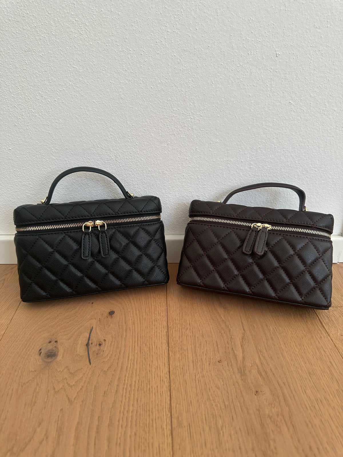 LUSY- vanity case con catena
