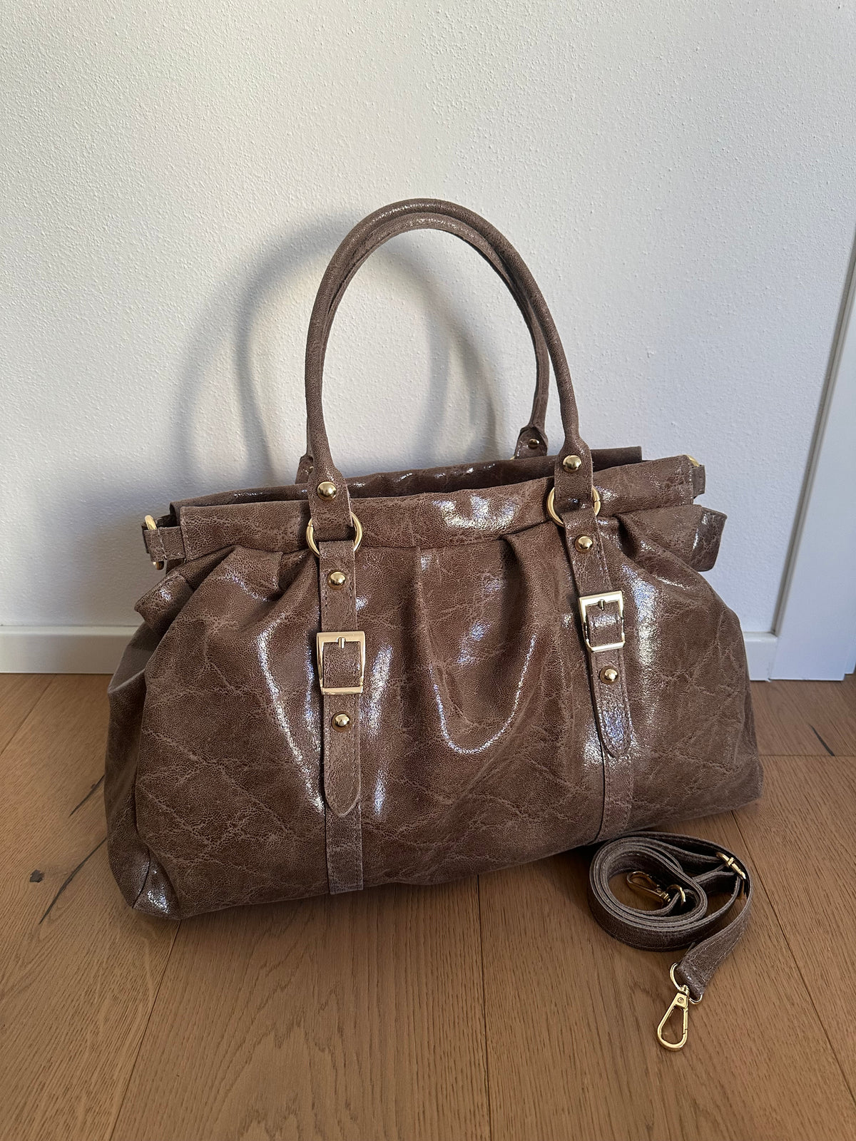 LYNN- borsa grande a spalla, con tracolla