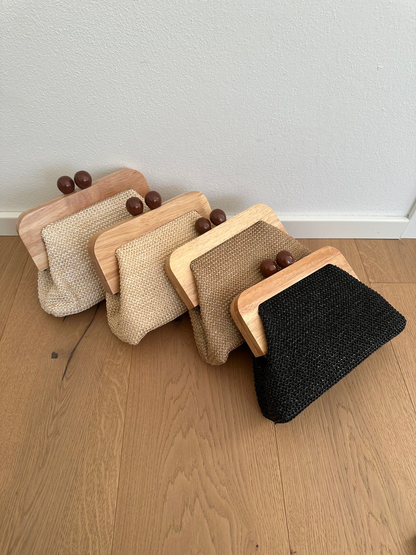 POLLY clutch - rafia e legno