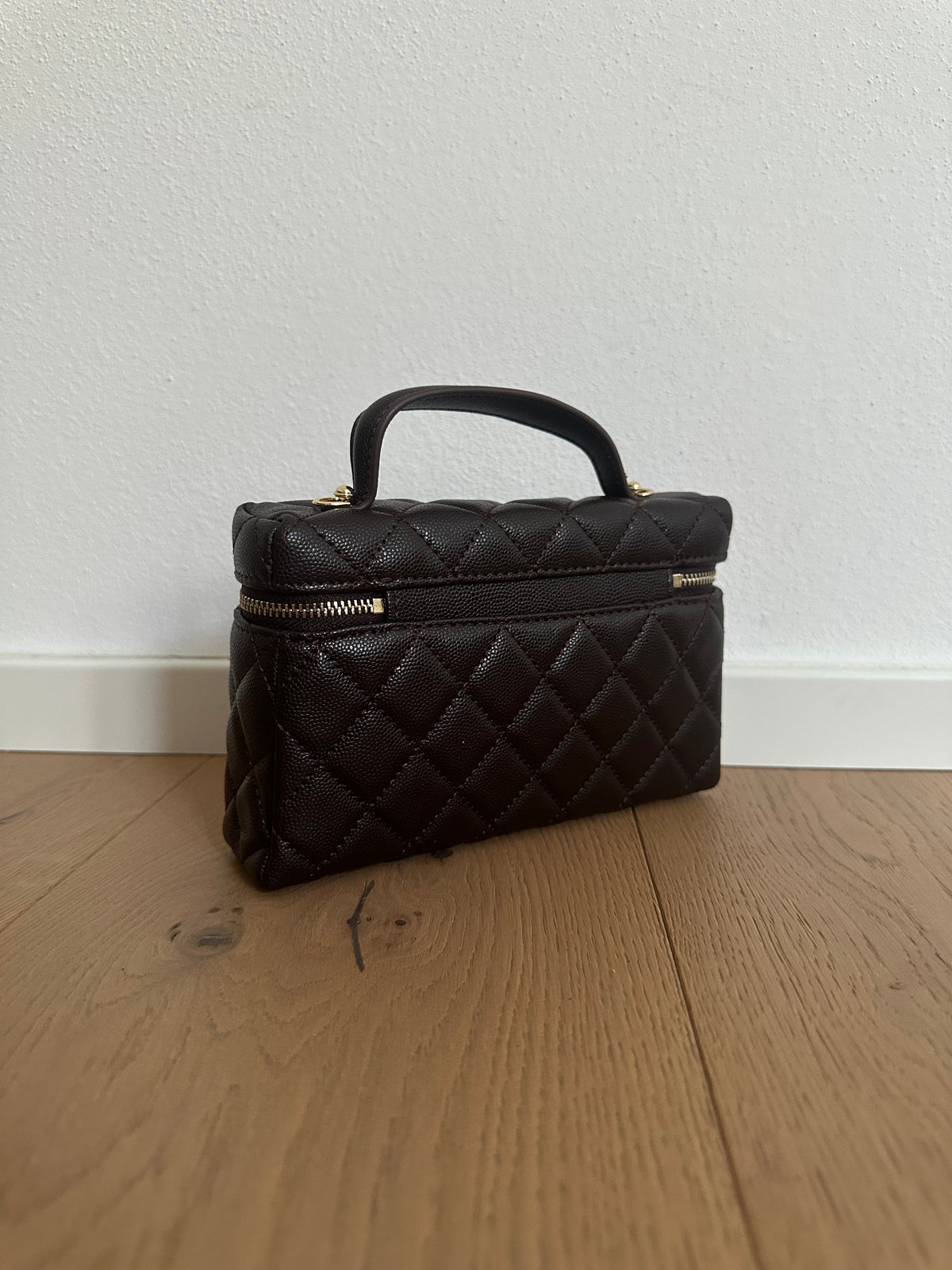 LUSY- vanity case con catena