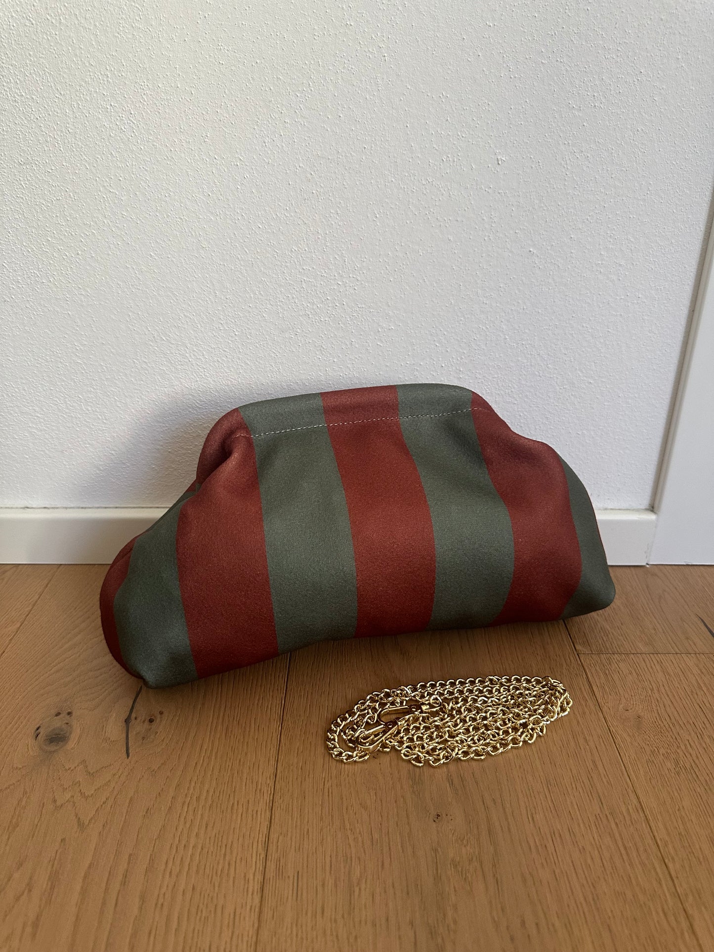 POCHETTE a righe- tracolla a catena