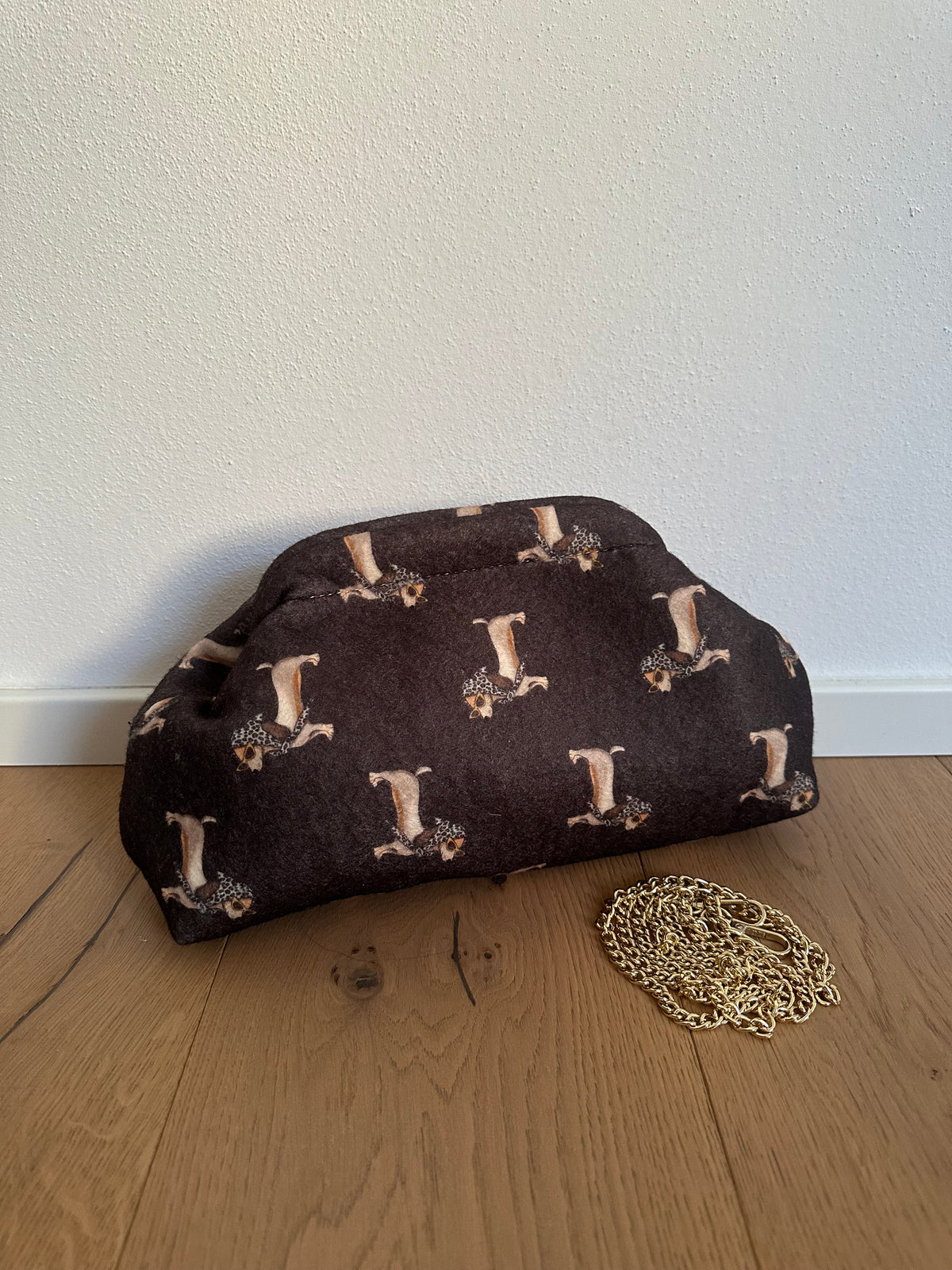 POCHETTE BASSOTTO- tracolla a catena