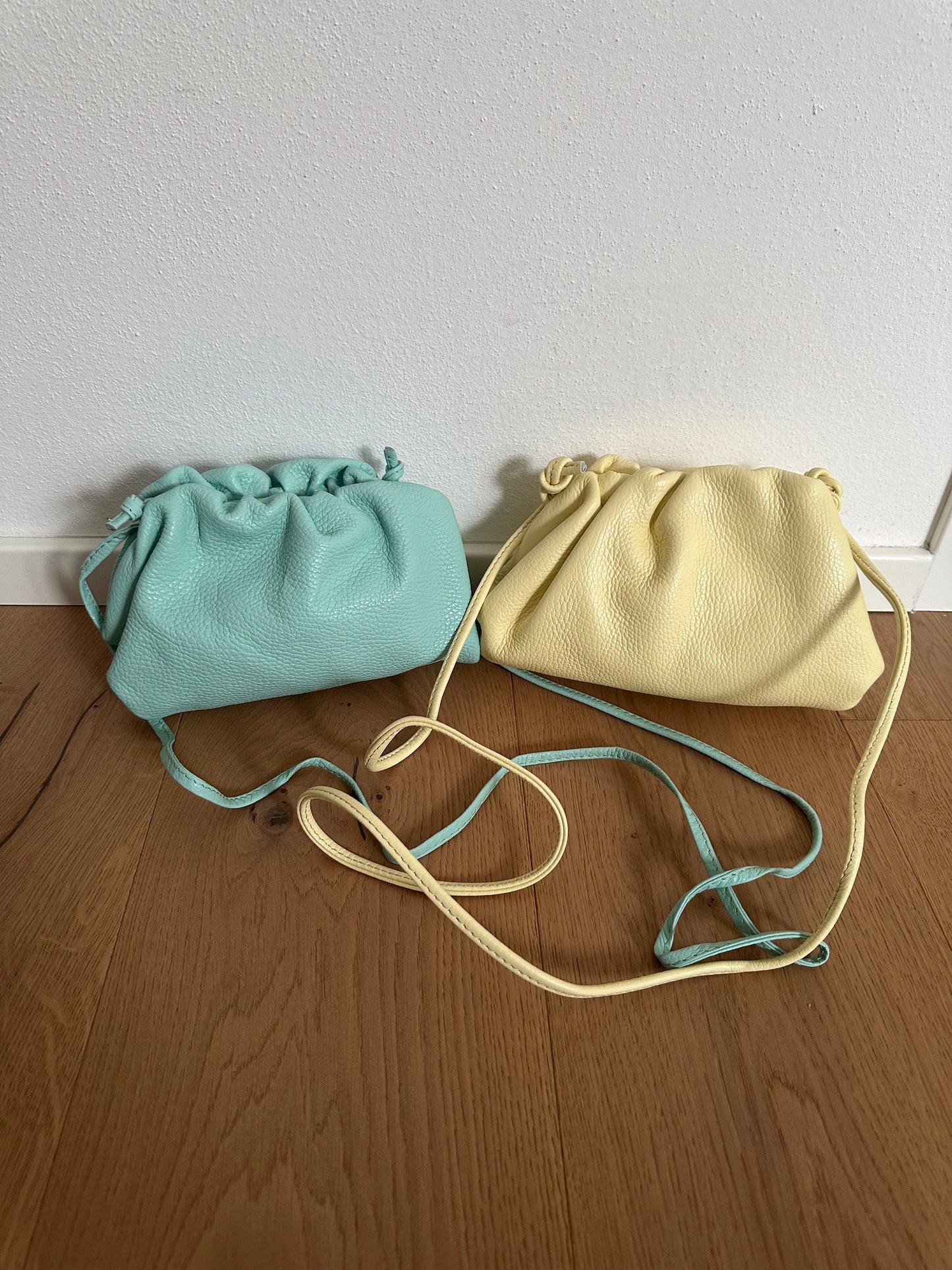 TANIA SMALL- Vera pelle