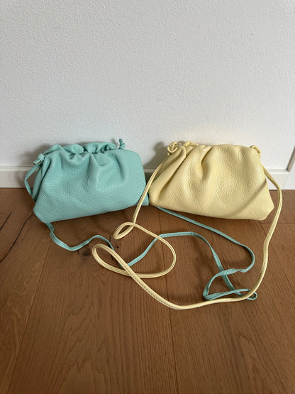 TANIA SMALL- Vera pelle