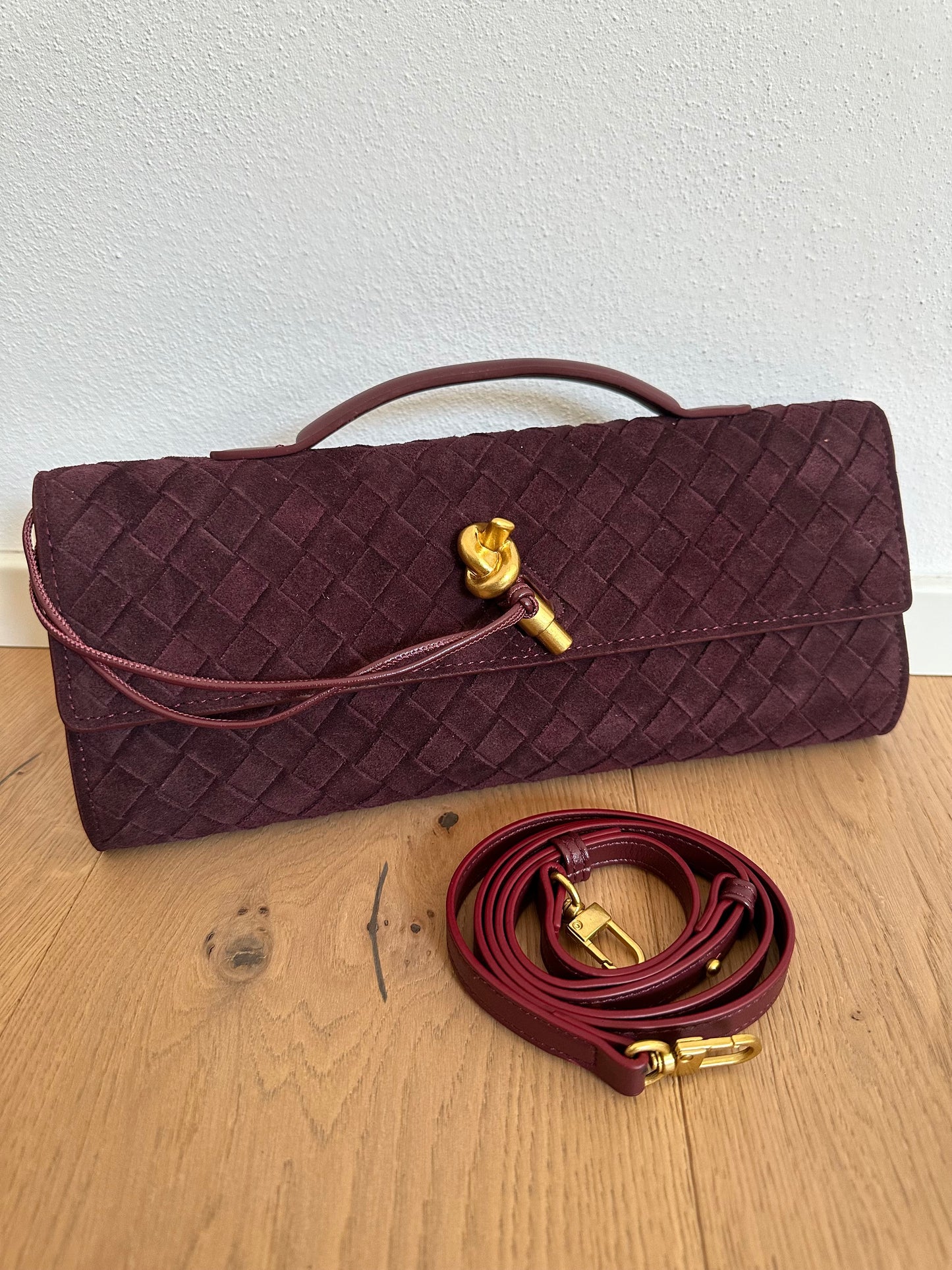 KNOT CLUTCH - suede