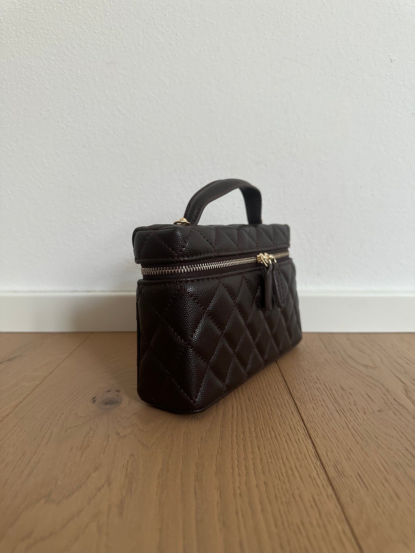 LUSY- vanity case con catena