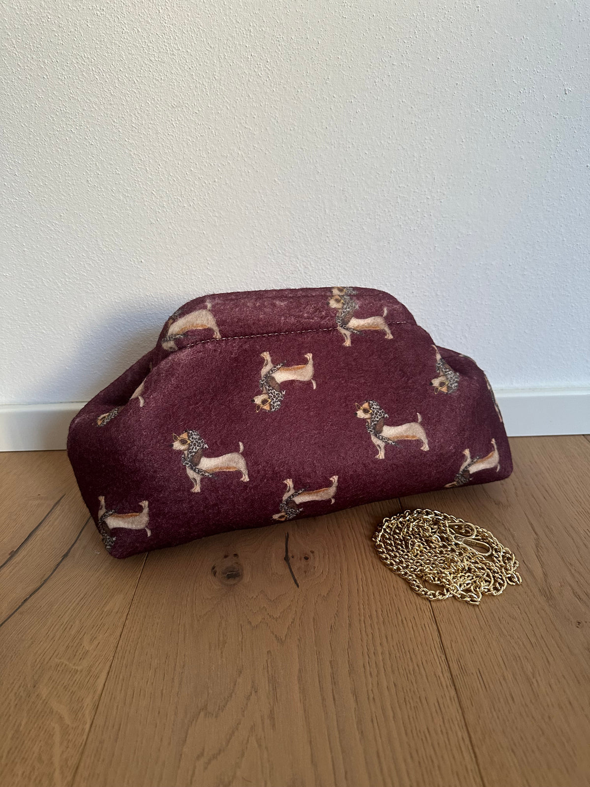 POCHETTE BASSOTTO- tracolla a catena
