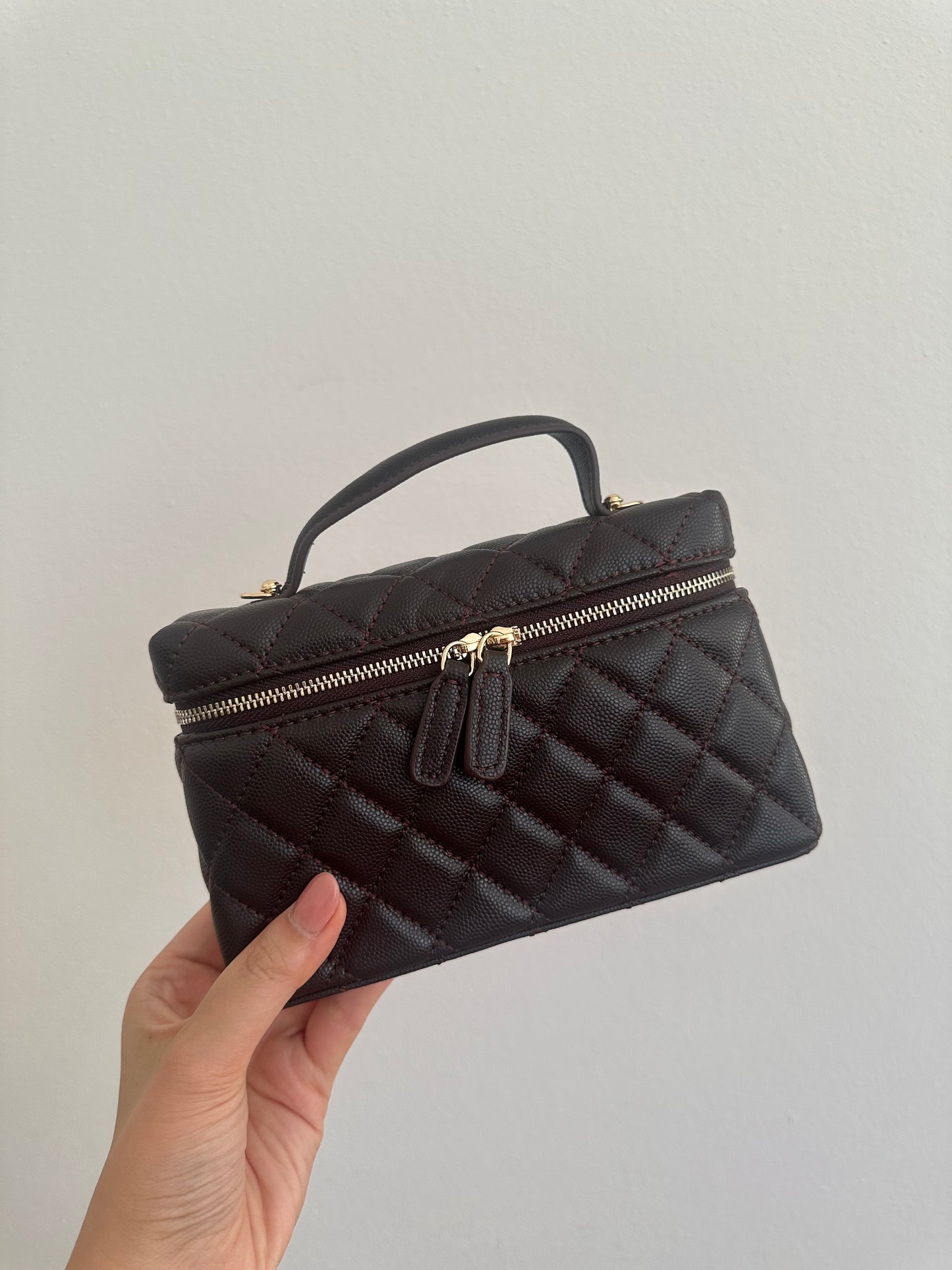 LUSY- vanity case con catena