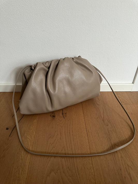 TANIA LARGE- Vera pelle