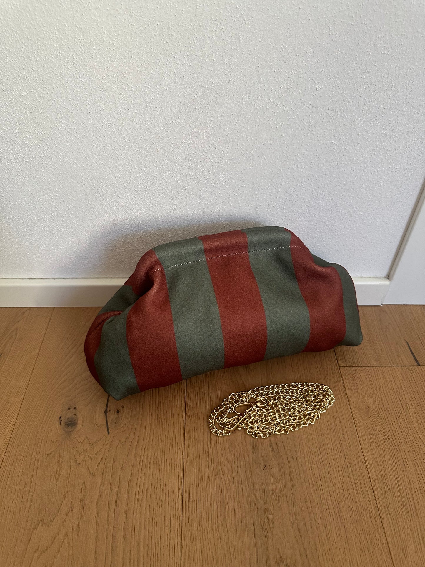 POCHETTE a righe- tracolla a catena