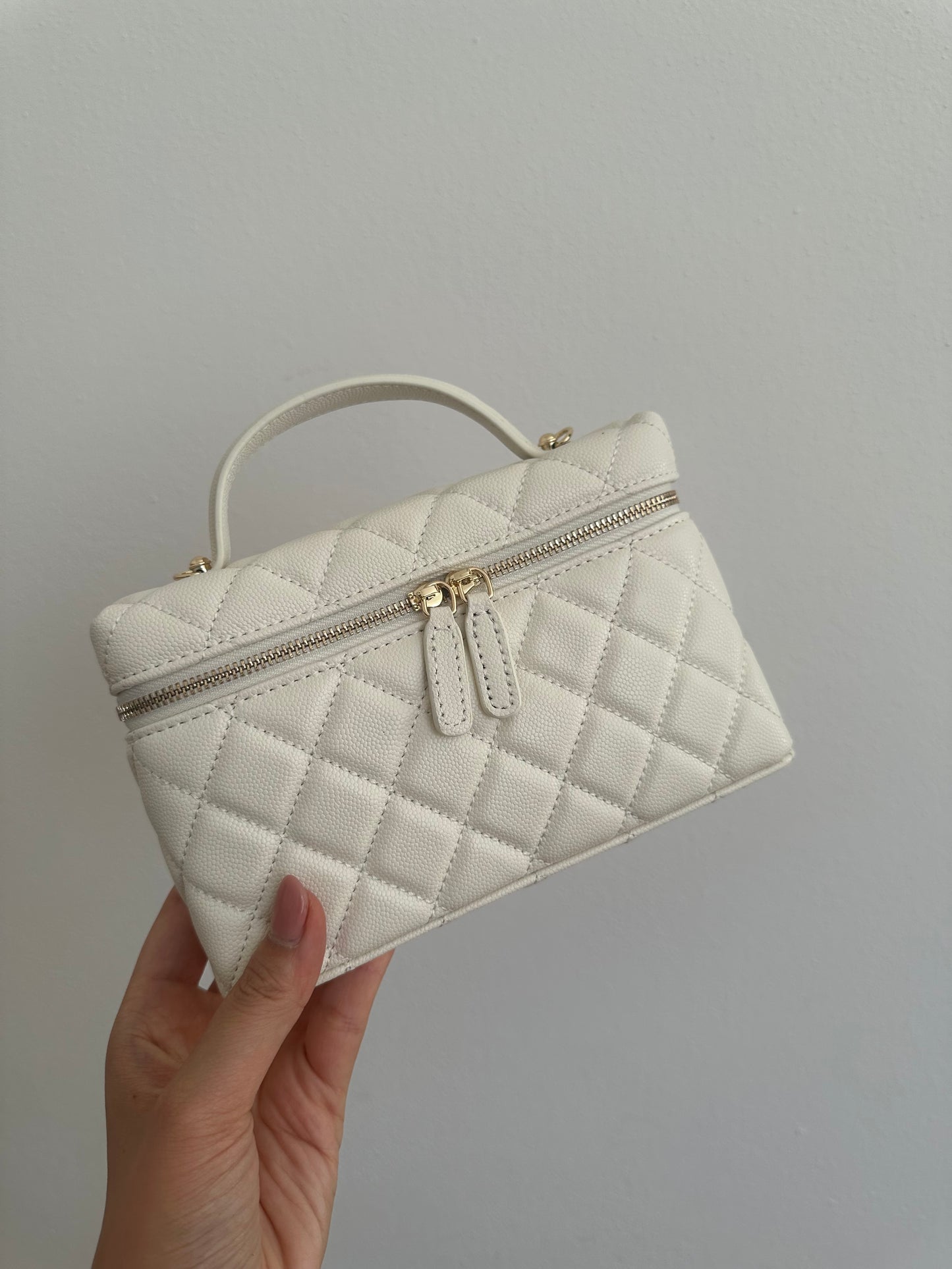 LUSY- vanity case con catena