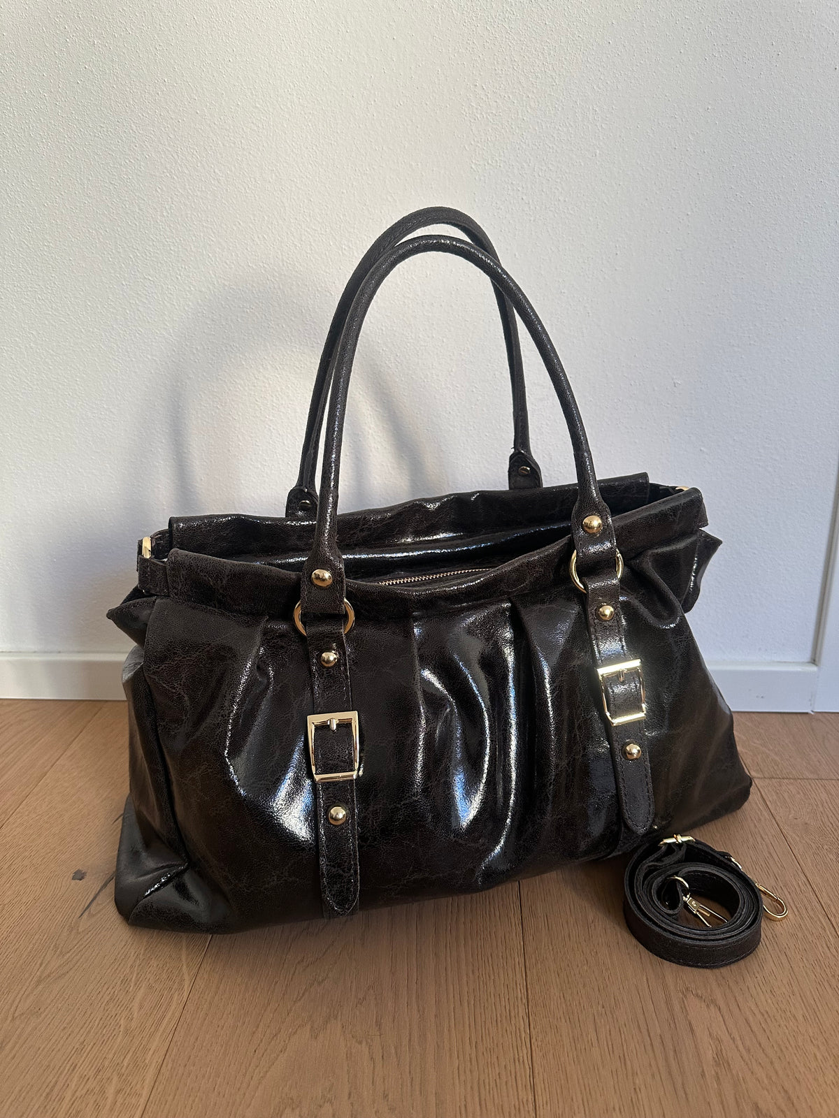 LYNN- borsa grande a spalla, con tracolla