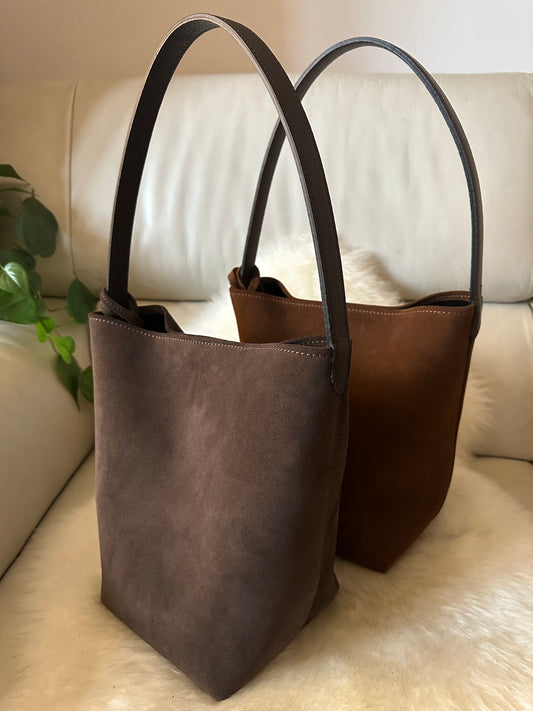 LARA- MINIMALIST BUCKET BAG