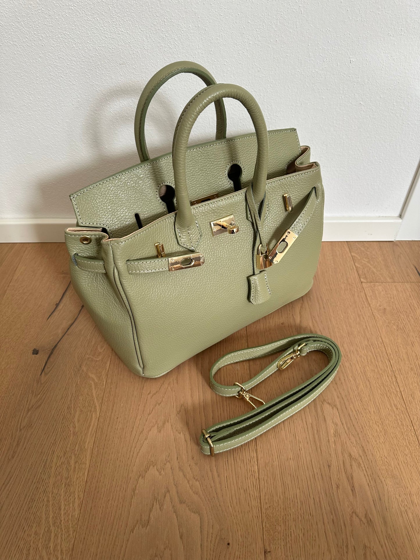 VIVIANNE MEDIUM- handbag