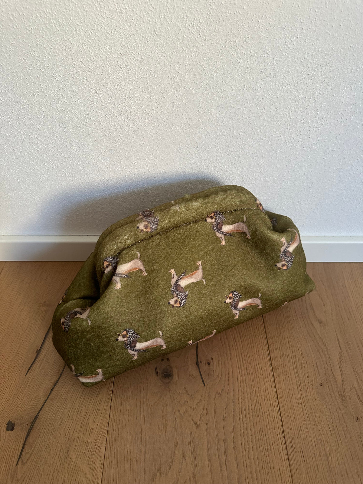 POCHETTE BASSOTTO- tracolla a catena