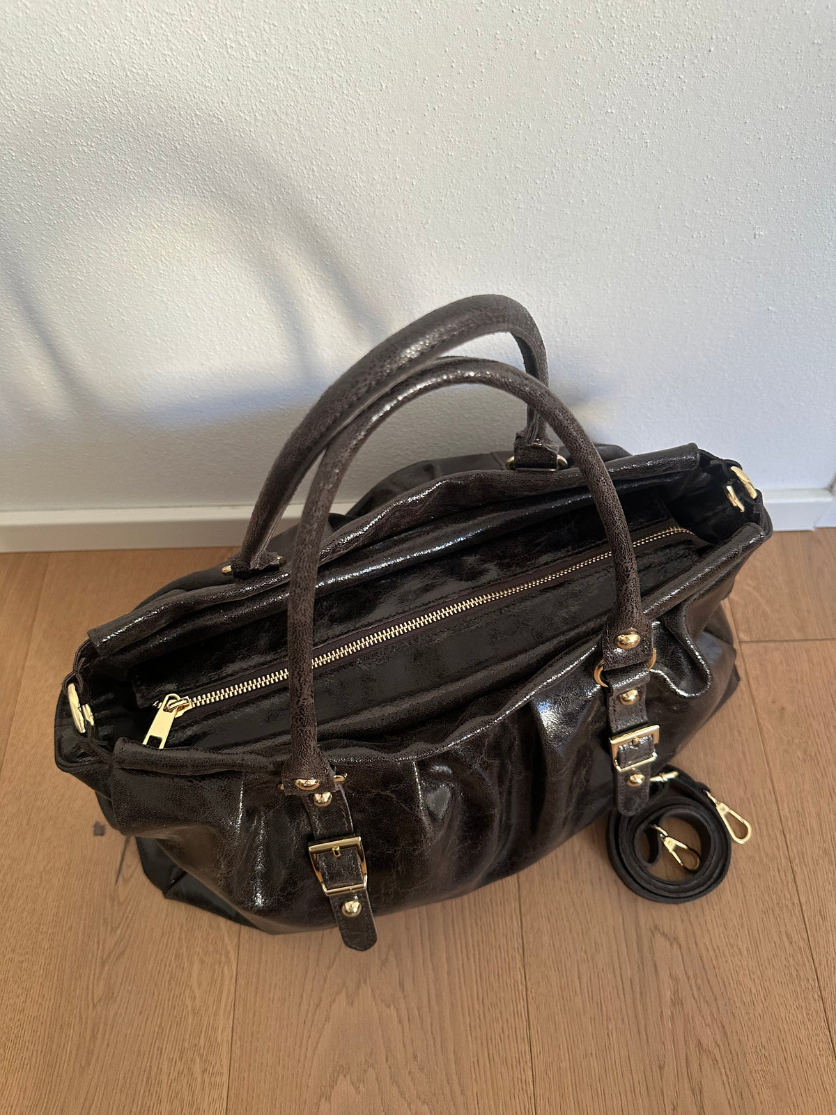 LYNN- borsa grande a spalla, con tracolla