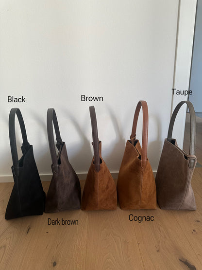 LARA- MINIMALIST BUCKET BAG