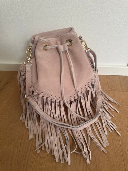 SUEDE BUCKET BAG - fringes