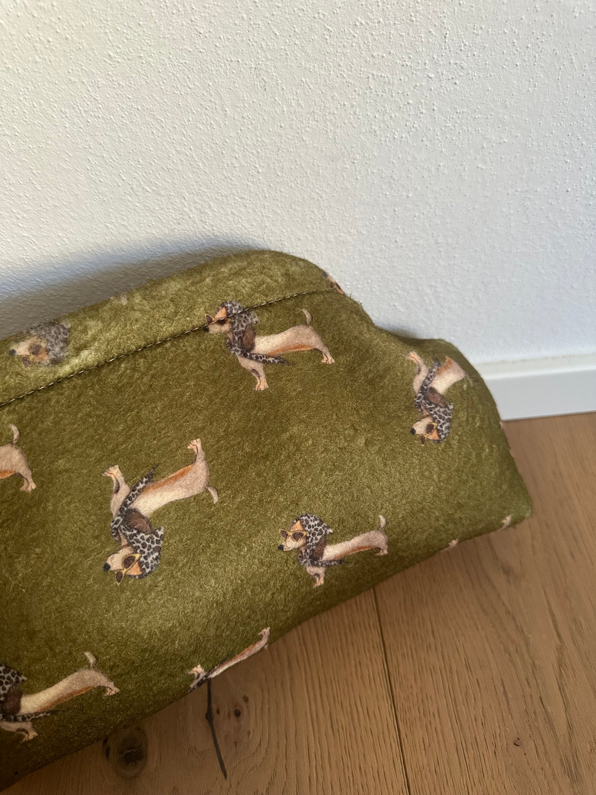 POCHETTE BASSOTTO- tracolla a catena