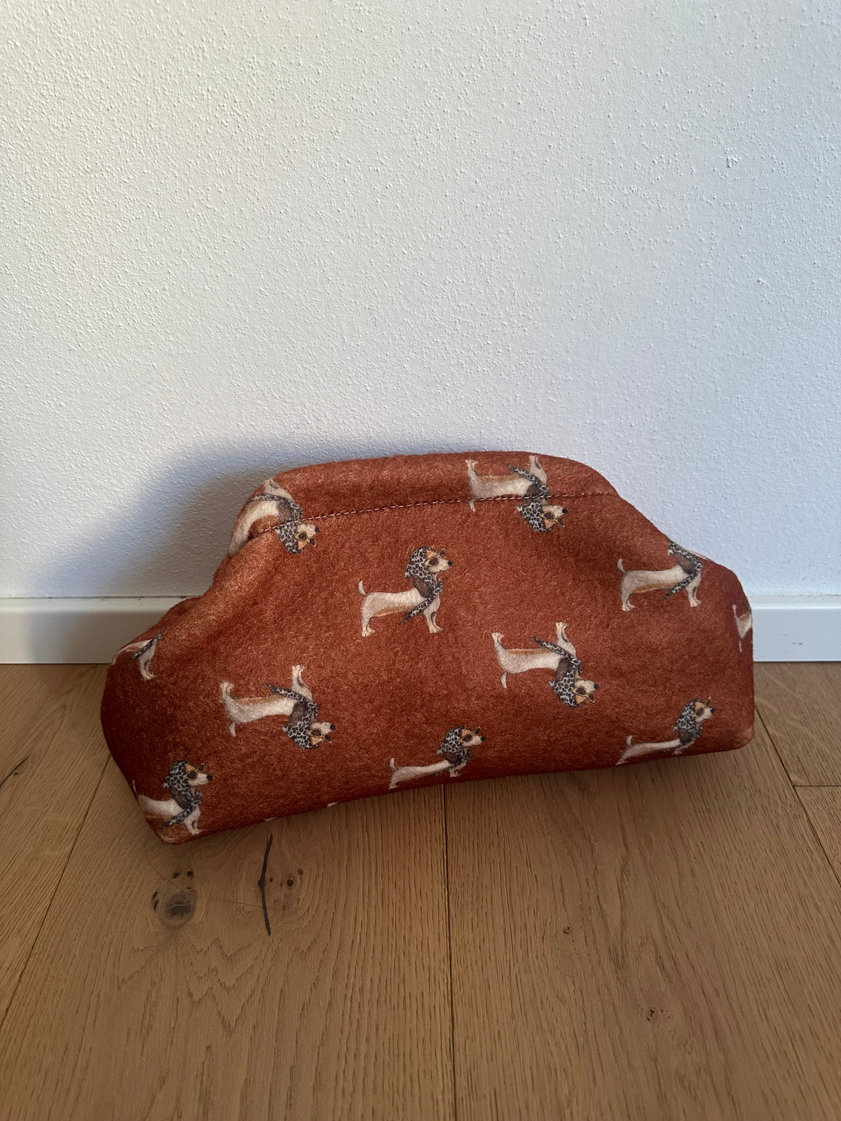 POCHETTE BASSOTTO- tracolla a catena