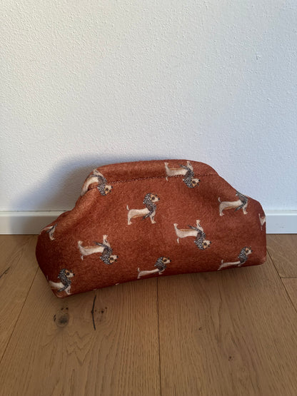 POCHETTE BASSOTTO- tracolla a catena