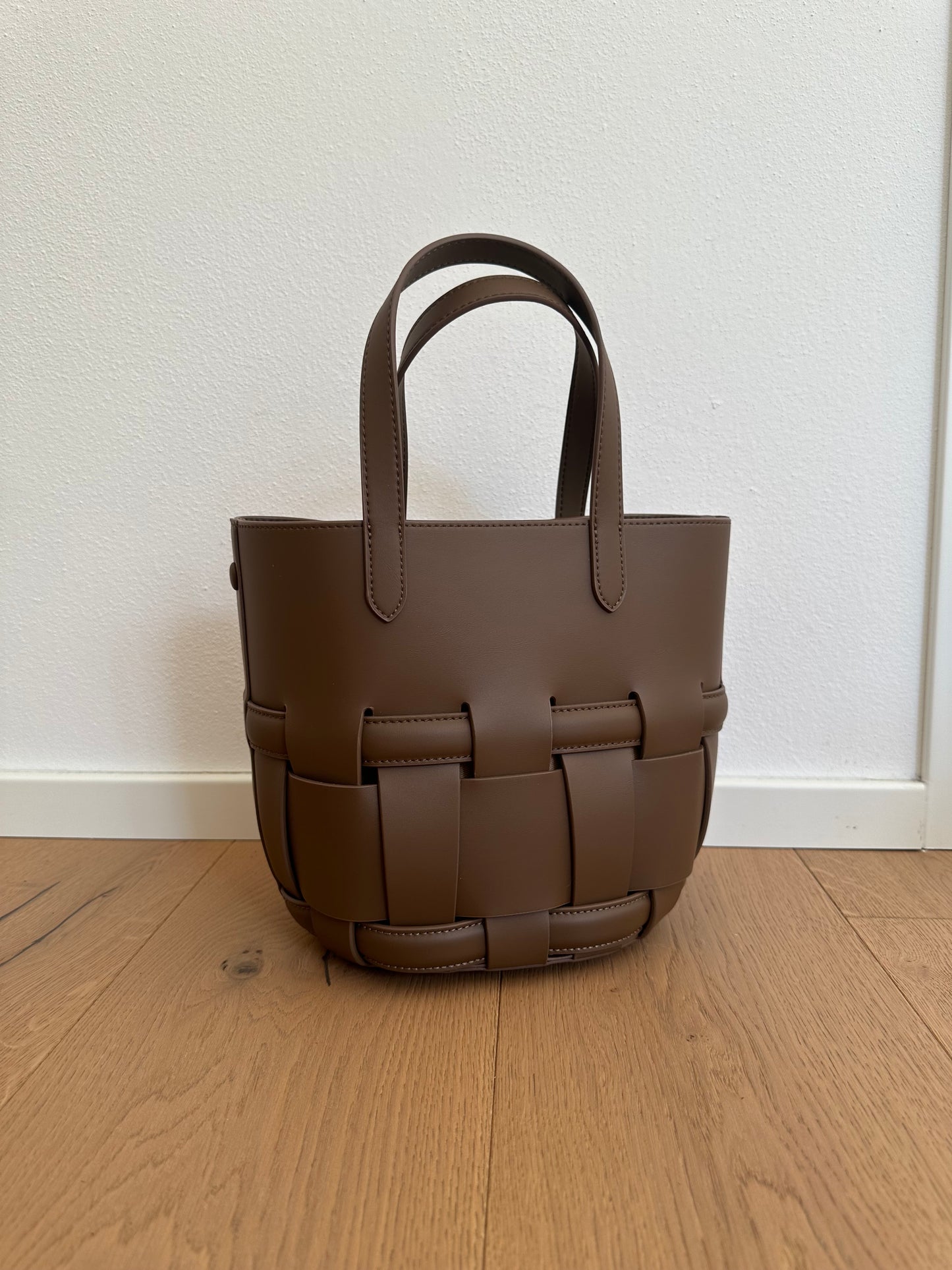 EVELINA- woven bucket