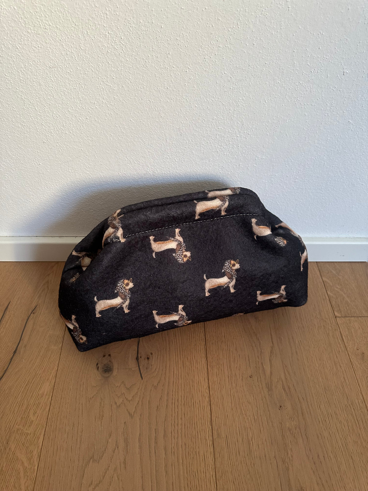 POCHETTE BASSOTTO- tracolla a catena