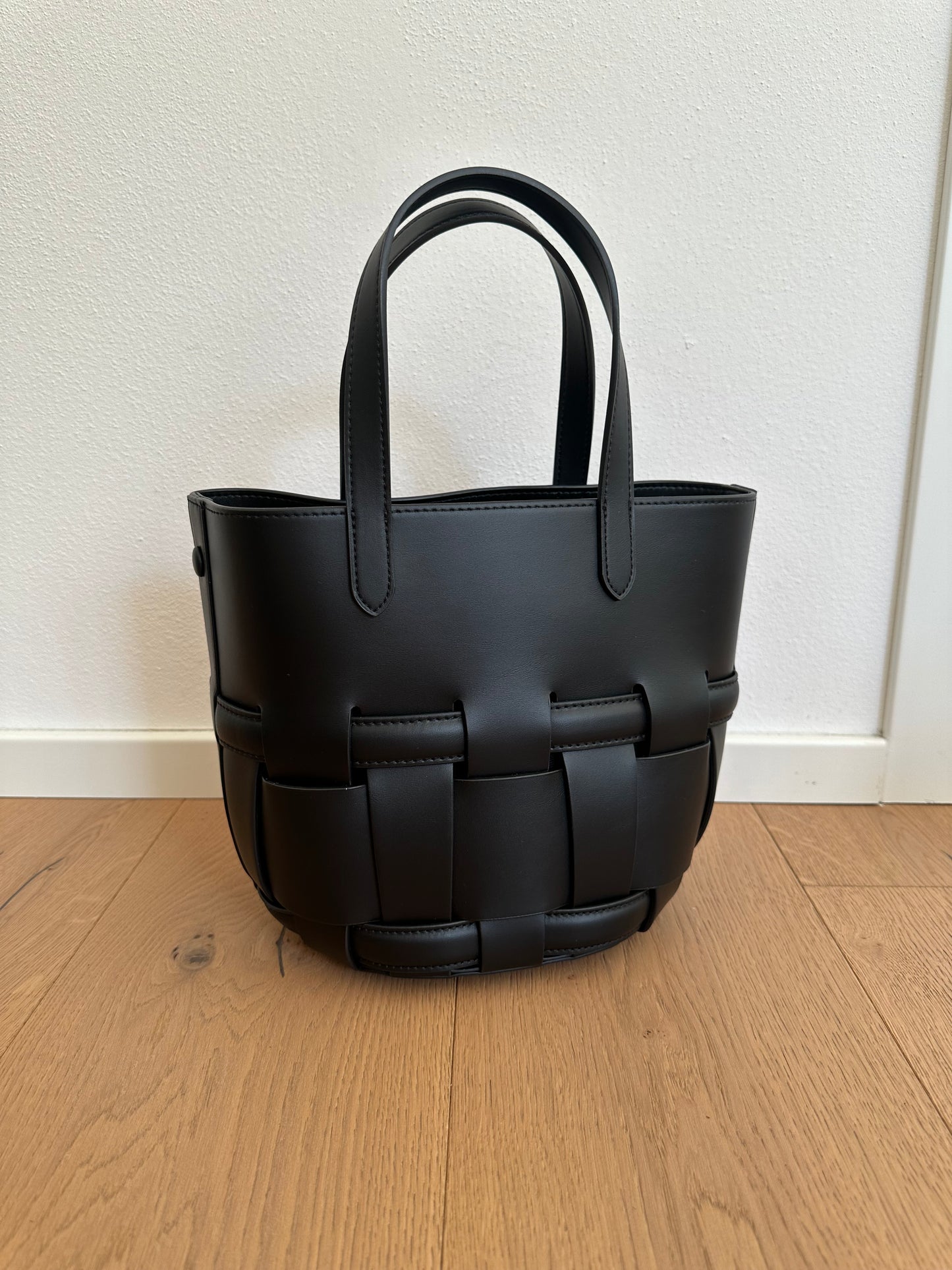 EVELINA- woven bucket