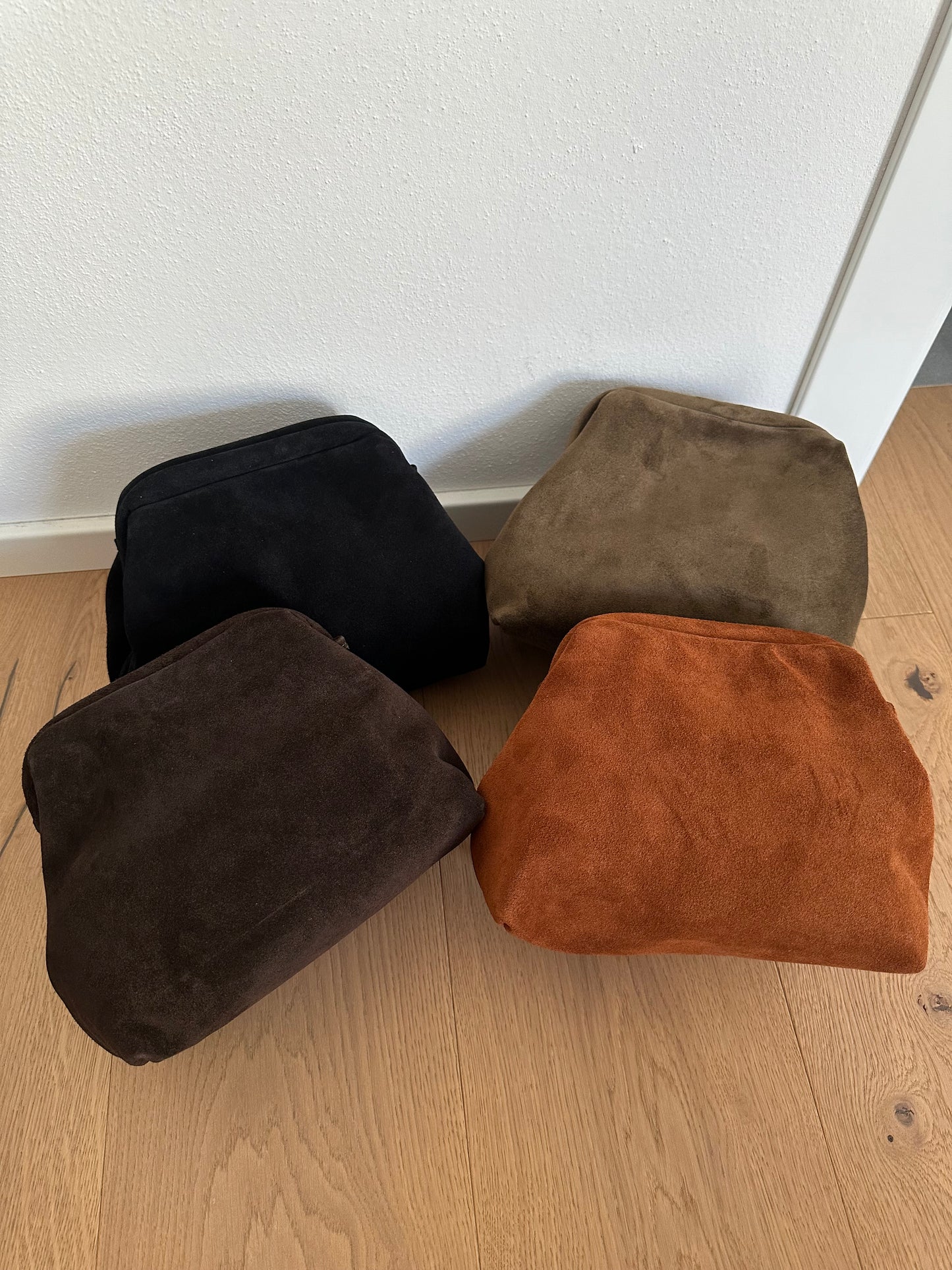 ALOAH suede - maxi pochette