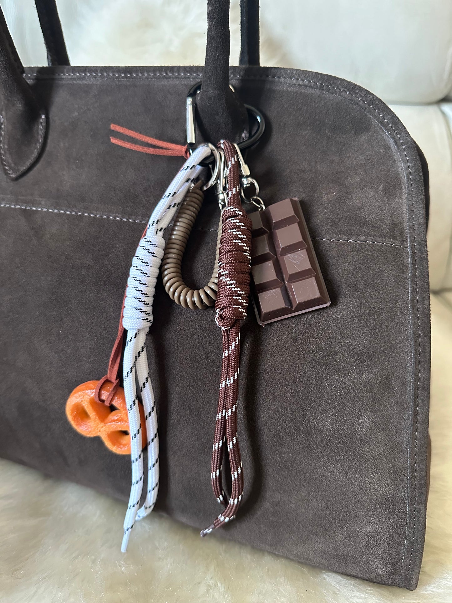 BAG CHARMS chocolate