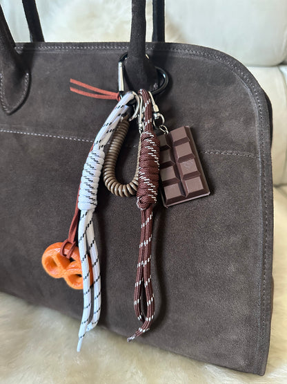 BAG CHARMS chocolate