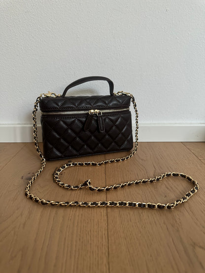 LUSY- vanity case con catena