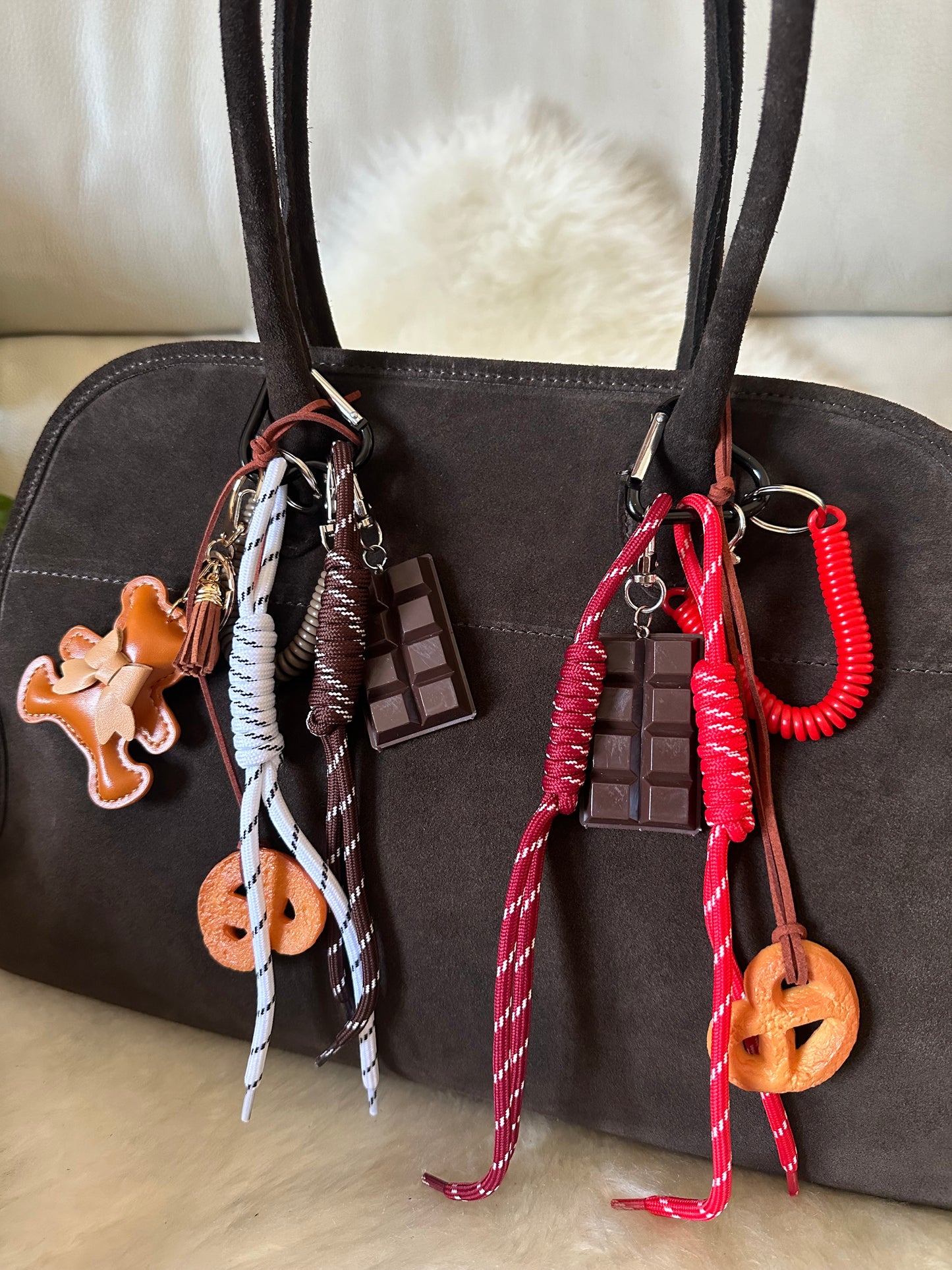 BAG CHARMS chocolate