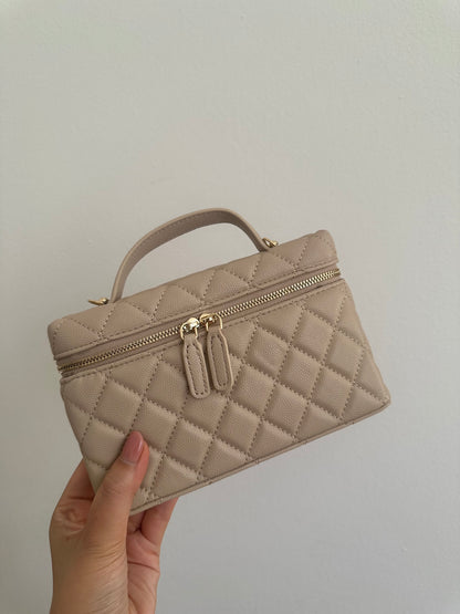 LUSY- vanity case con catena
