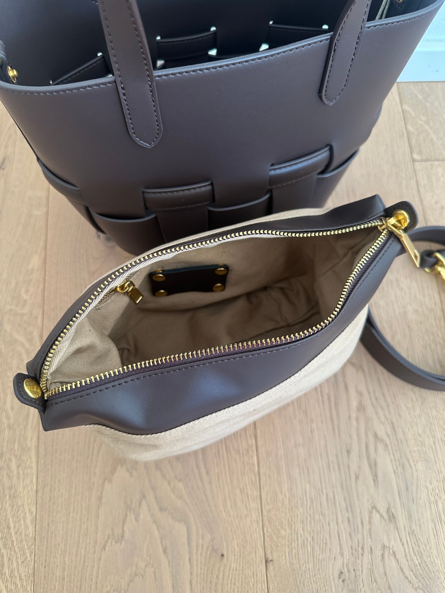 EVELINA- woven bucket